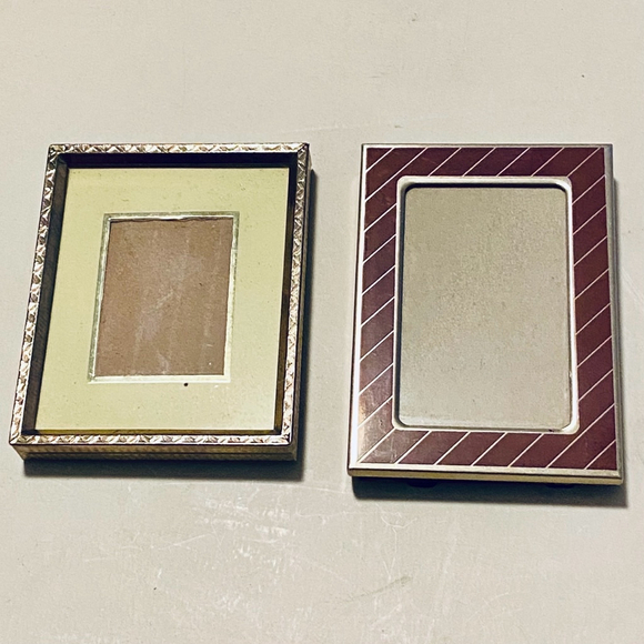 Two Small Vintage Picture Frames - Picture 9 of 9